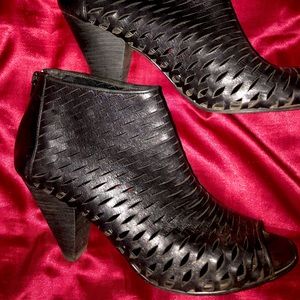 🖤All Black Ankle boots🌹